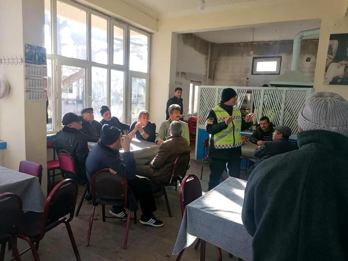 Afyonkarahisar Bolvadin\'de Jandarma Ekipleri Köy Sakinlerine Güvenlik Trafik Konusunda Bilgilendirme Yaptı