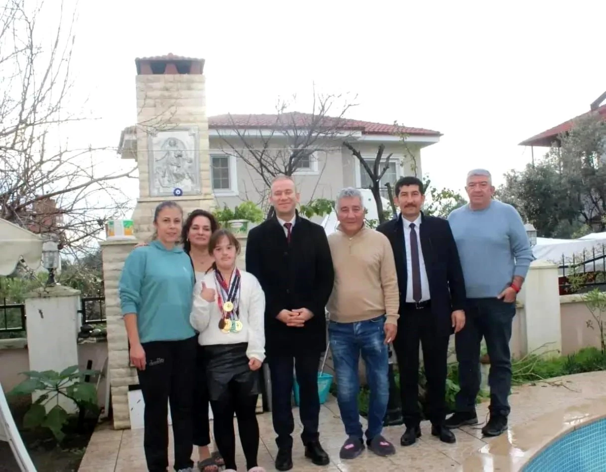 Köyceğiz Kaymakamı Mustafa Maslak, Türkiye Özel Sporcular Yüzme Şampiyonası\'nda birinci olan Elif Oral\'a başarı dileğinde bulundu