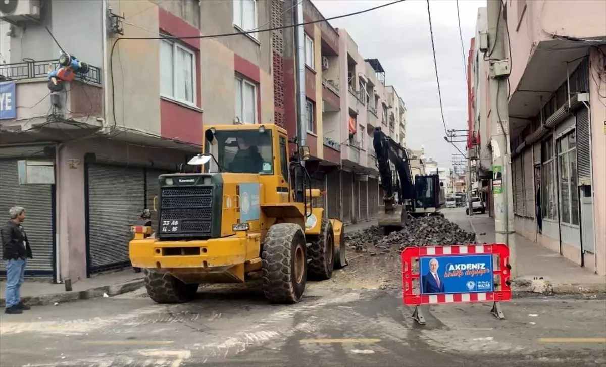 Mersin Akdeniz ilçesinde yol yapım çalışmaları gerçekleştirildi