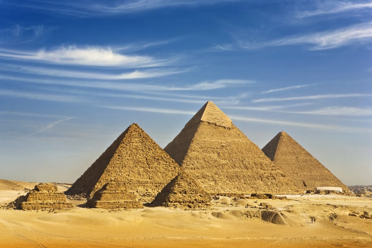 Mısır Piramitleri: Mühendislik Harikaları ve Gizemli Özellikler