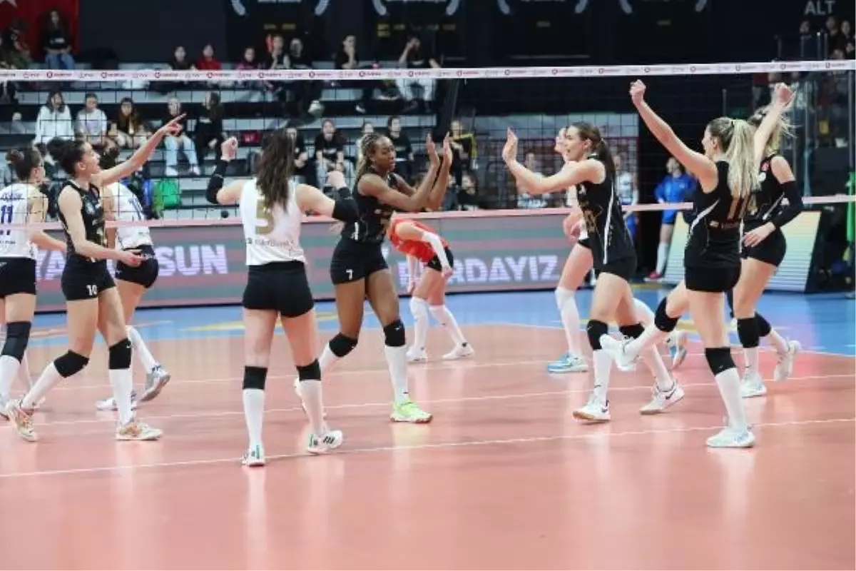 VakıfBank, Muratpaşa Bld. Sigorta Shop\'u 3-0 yendi