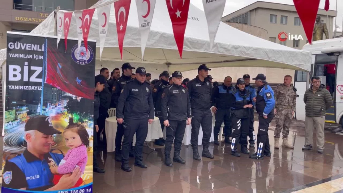 Osmaniye Polisinden, Kızılay\'ın \'Birbirimize Candan Bağlıyız\' kampanyasına destek