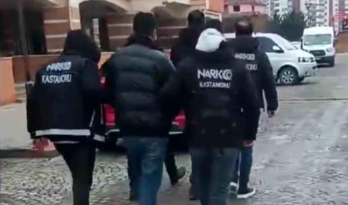 Kastamonu\'da Aramada Hava Yastığına Saklanmış Uyuşturucu Ele Geçirildi