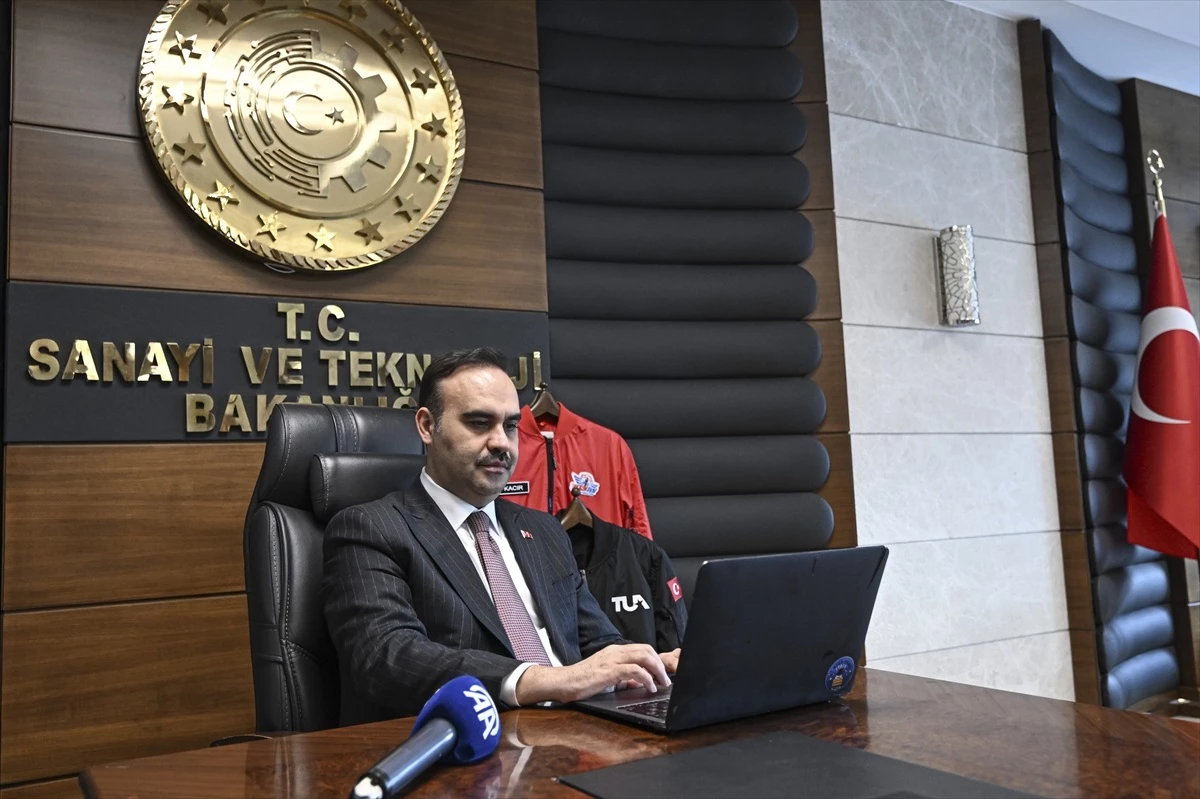 Sanayi ve Teknoloji Bakanı Mehmet Fatih Kacır, 2023\'e damga vuran olaylara ait fotoğrafları oyladı