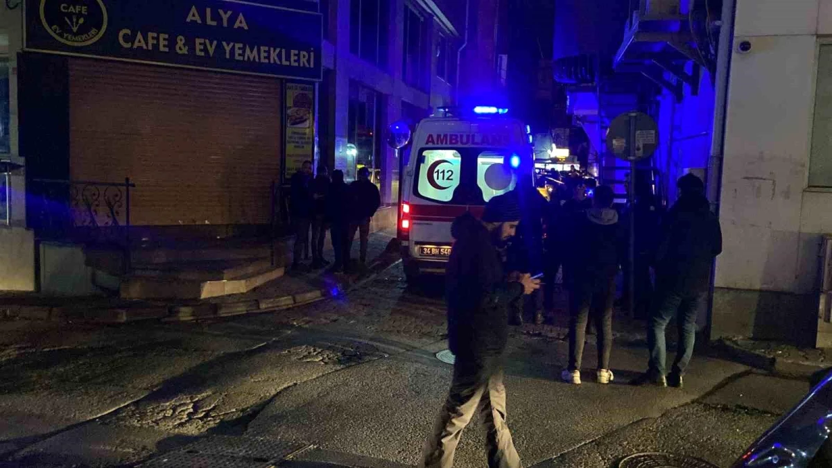 Gece kulübünde silahlı çatışma: Taksici öldü, 2\'si polis 5 kişi yaralandı