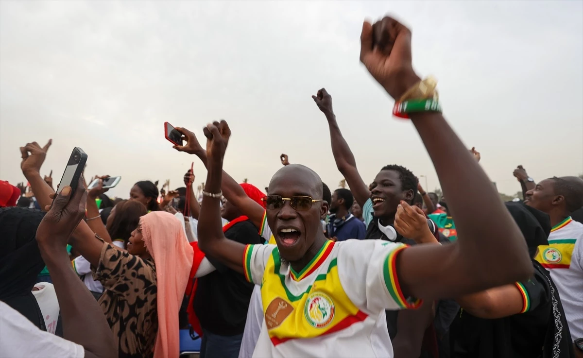 Senegal, Gine\'yi 2-0 mağlup ederek sevinçle kutlandı