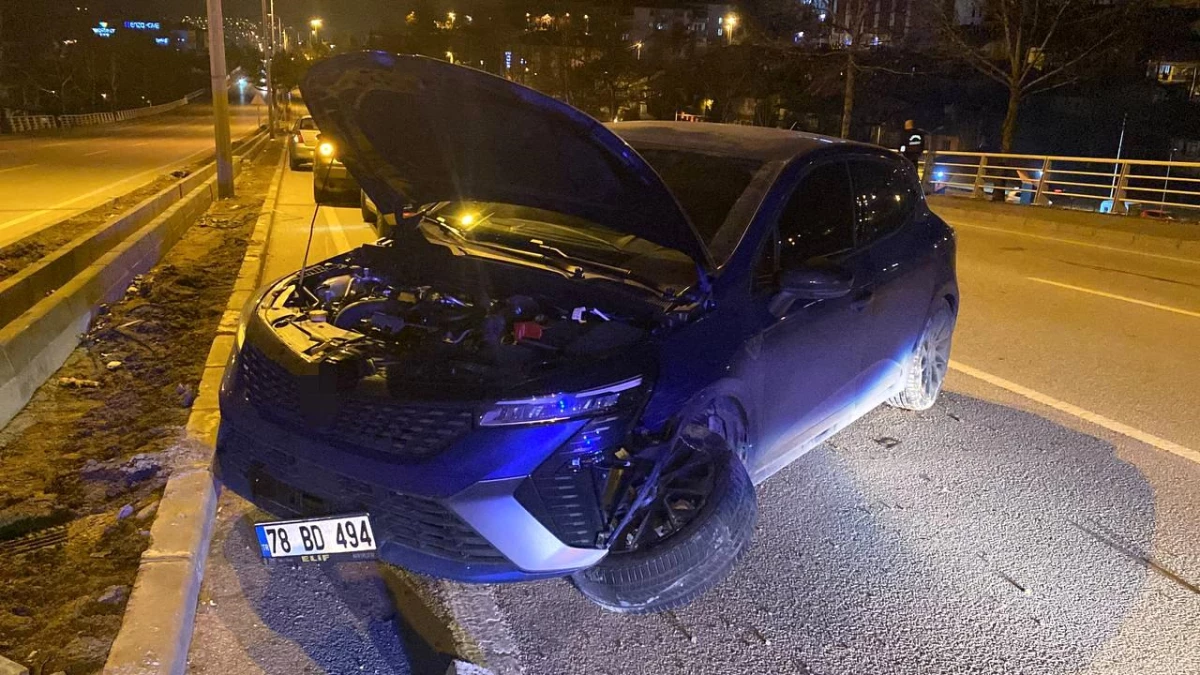 Karabük\'te şerit değiştiren otomobil çarpıştı, 1 kişi yaralandı