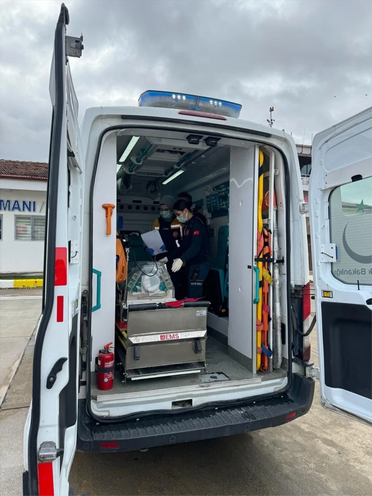 Siirt\'te kalp yetmezliği olan bebek, ambulans uçakla Konya\'ya götürüldü