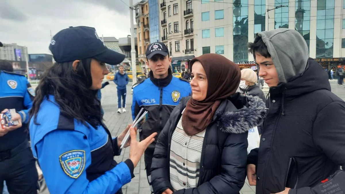 Taksim\'deki NARKOTIR\'da Gençlere Uyuşturucu Maddelerin Zararları Anlatıldı