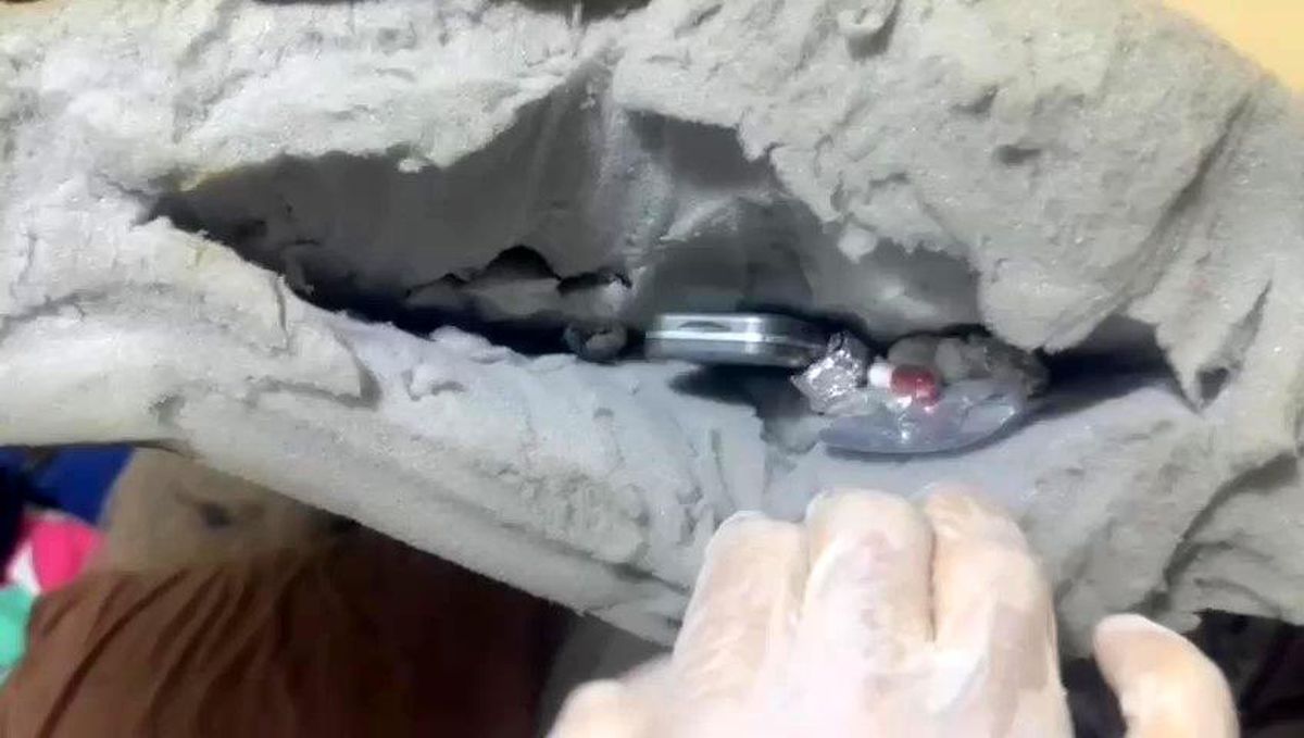 Adana\'da Uyuşturucu Satıcısının Evine Operasyon: Uyuşturucular Yatağın İçinde Bulundu