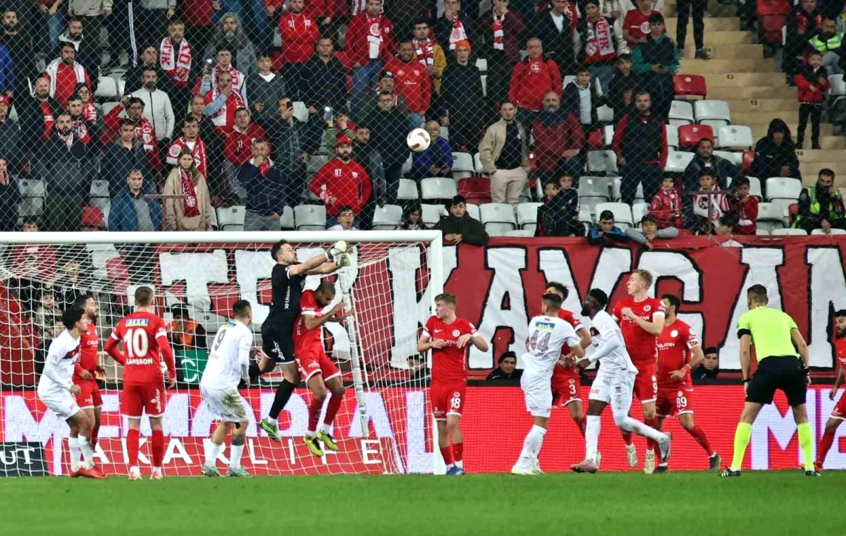 Antalyaspor, Sivasspor\'u 2-1 Mağlup Etti