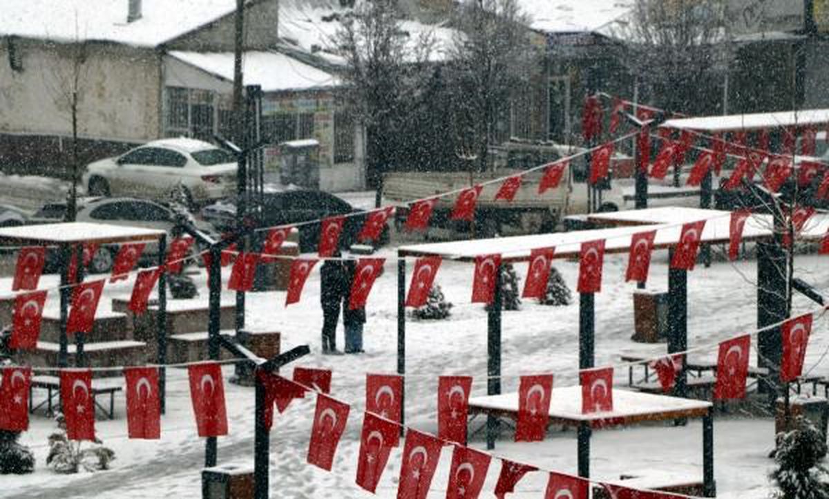 Van'da Kar Yağışı Nedeniyle 429 Yerleşim Yerinin Yolu Ulaşıma Kapandı
