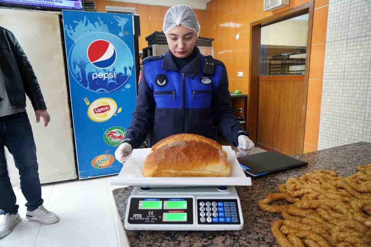 Çayırova Belediyesi Zabıta Müdürlüğü, Fırınlarda Hijyen ve Gramaj Kontrolü Yapıyor