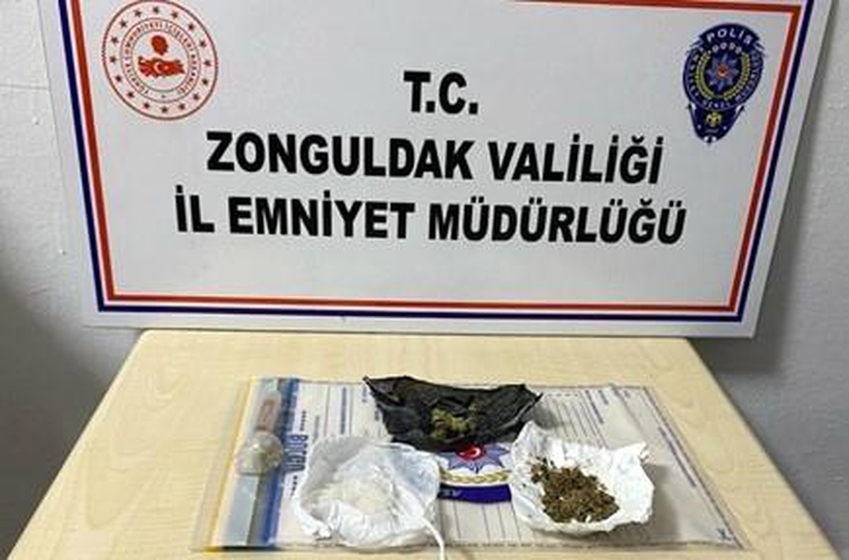 Zonguldak\'ta Uyuşturucu Operasyonunda Çok Sayıda Hap ve Madde Ele Geçirildi