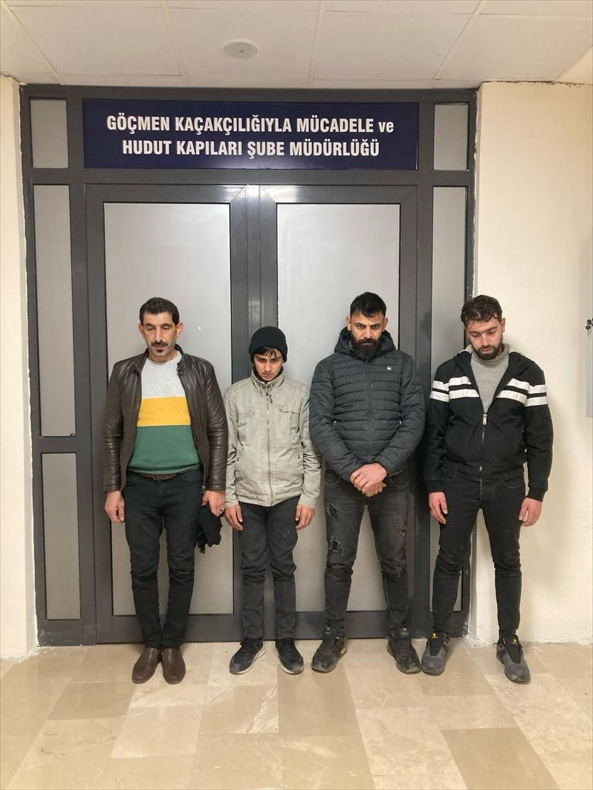Afyonkarahisar\'da göçmen kaçakçılığı iddiasıyla gözaltına alınan 2 zanlıdan 1\'i tutuklandı