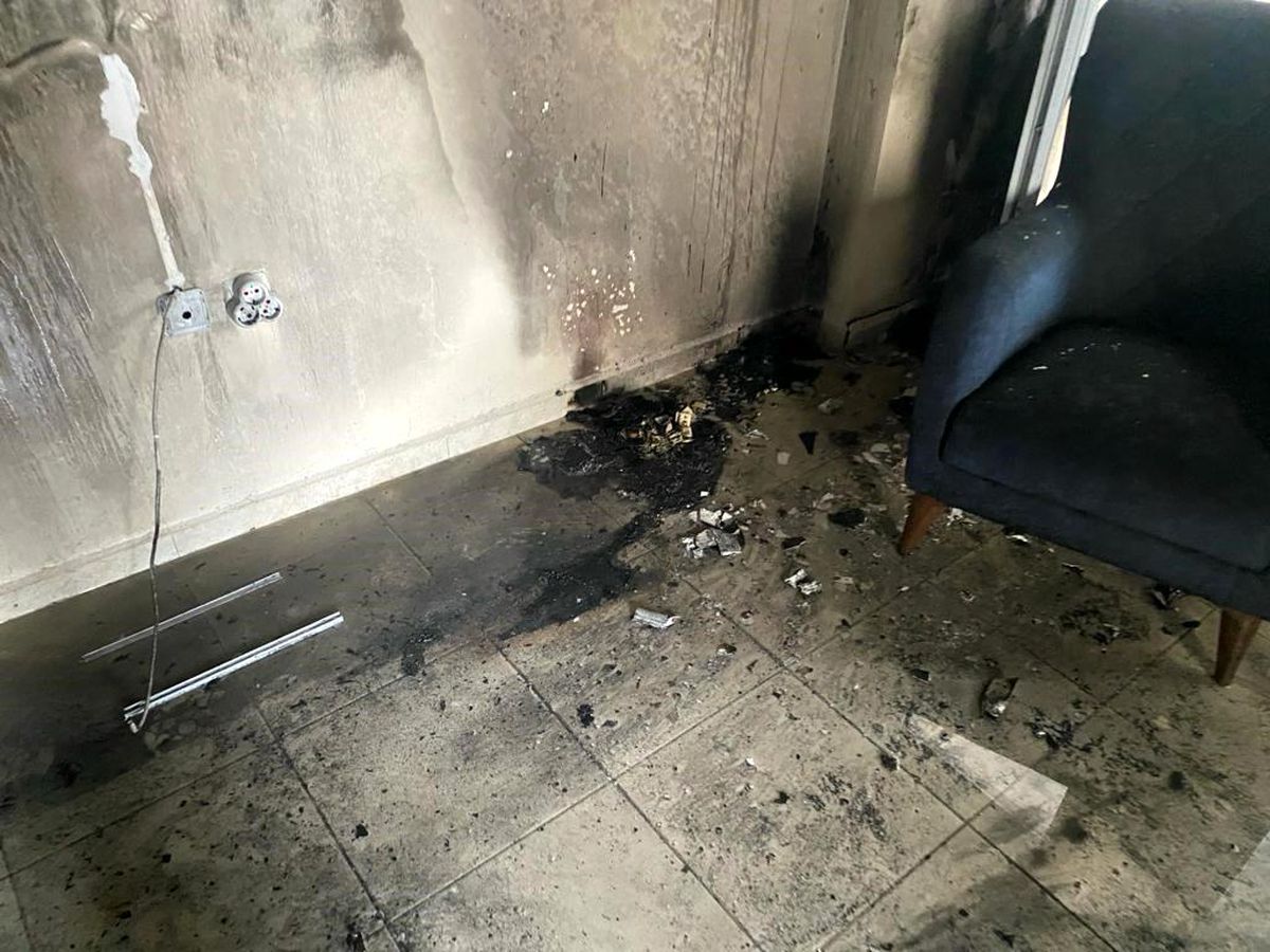 Antakya\'da çıkan yangın sonucu evde maddi hasar oluştu