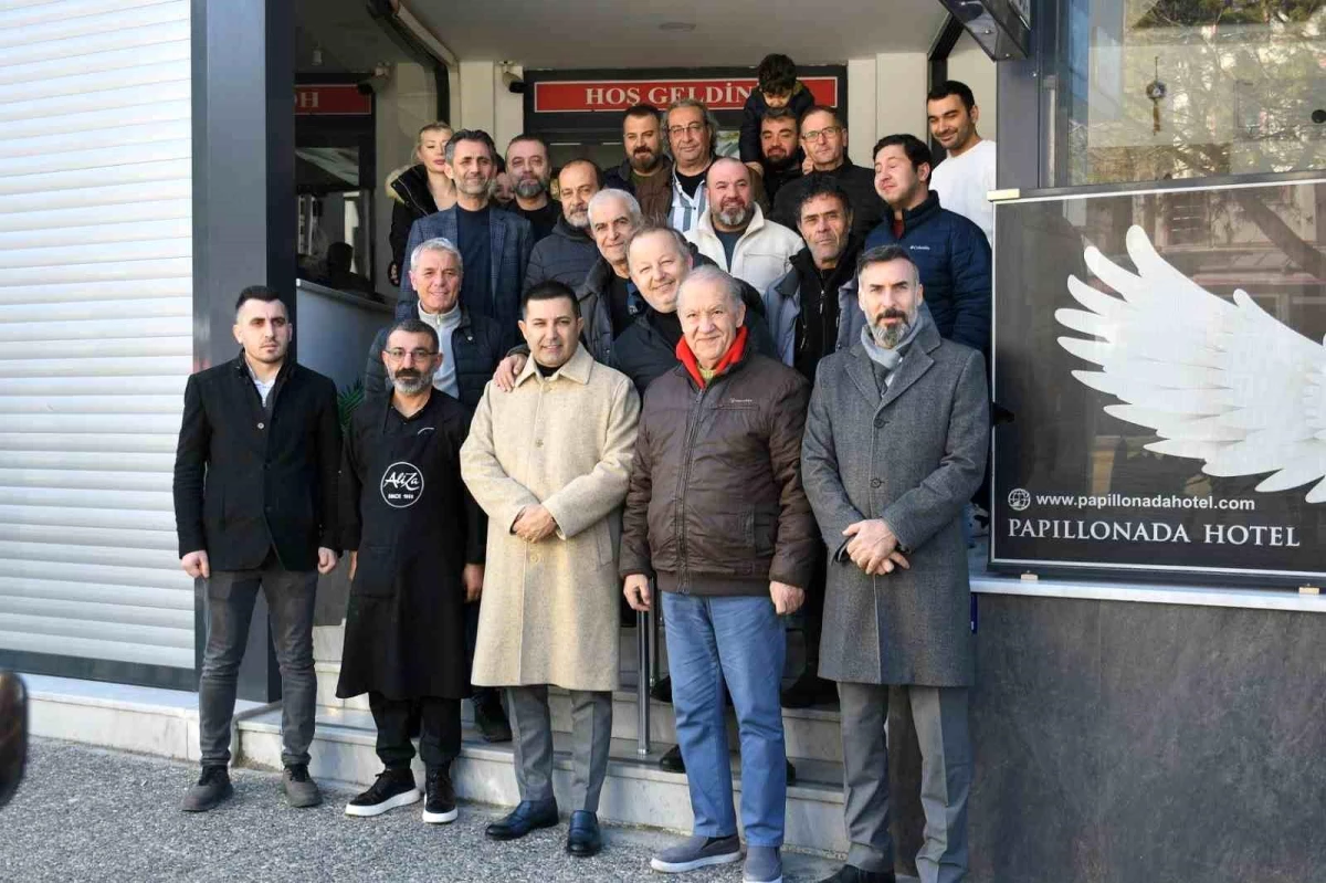 Kuşadası Belediye Başkanı Ömer Günel, Adnan Menderes Bulvarı esnafıyla bir araya geldi