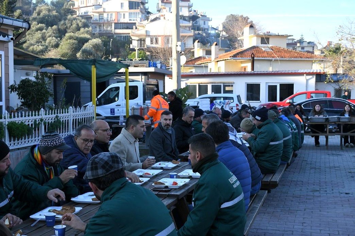 Kuşadası Belediye Başkanı Ömer Günel, Park ve Bahçeler Müdürlüğü şantiyesini ziyaret etti