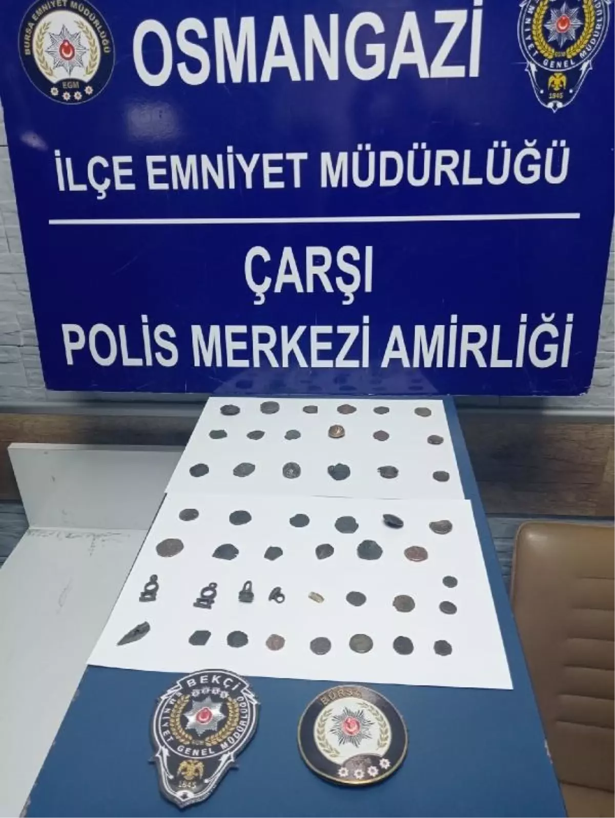 Bursa'da Çarşı ve Mahalle Bekçileri Tarafından Durdurulan Şüphelinin Üzerinden 47 Sikke ve Obje Çıktı