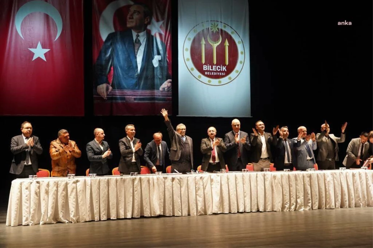 Bilecik Belediye Başkanı Mustafa Sadık Kaya, çalışanlara yüzde 100 zam yapıldığını açıkladı