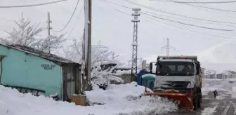 Bitlis'te 213 köy yolu karla mücadele ekipleri tarafından açıldı