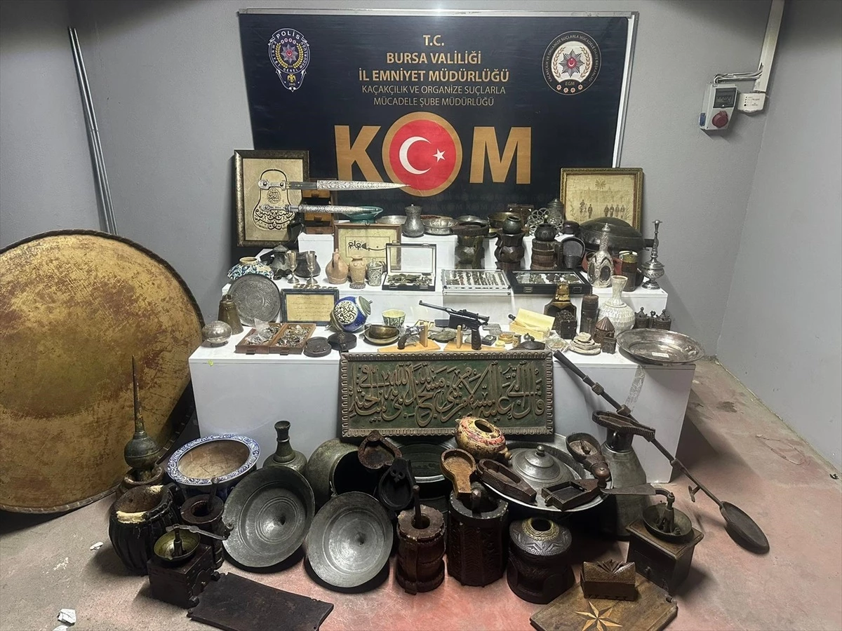 Bursa\'da Tarihi Eser Kaçakçılığı Operasyonu: 620 Parça Eser Ele Geçirildi