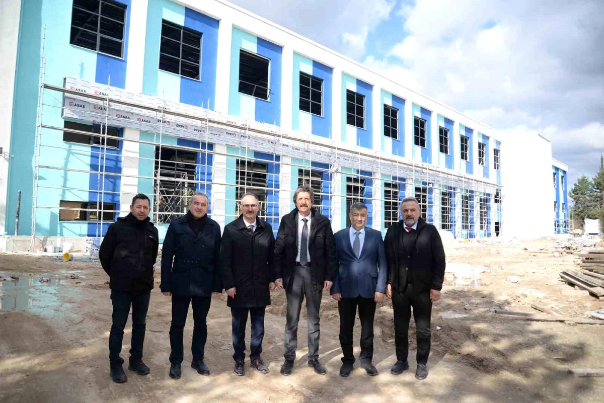 Bursa Uludağ Üniversitesi\'nde Çok Amaçlı Spor Salonu ve Yüzme Havuzu İnşaatı İncelendi