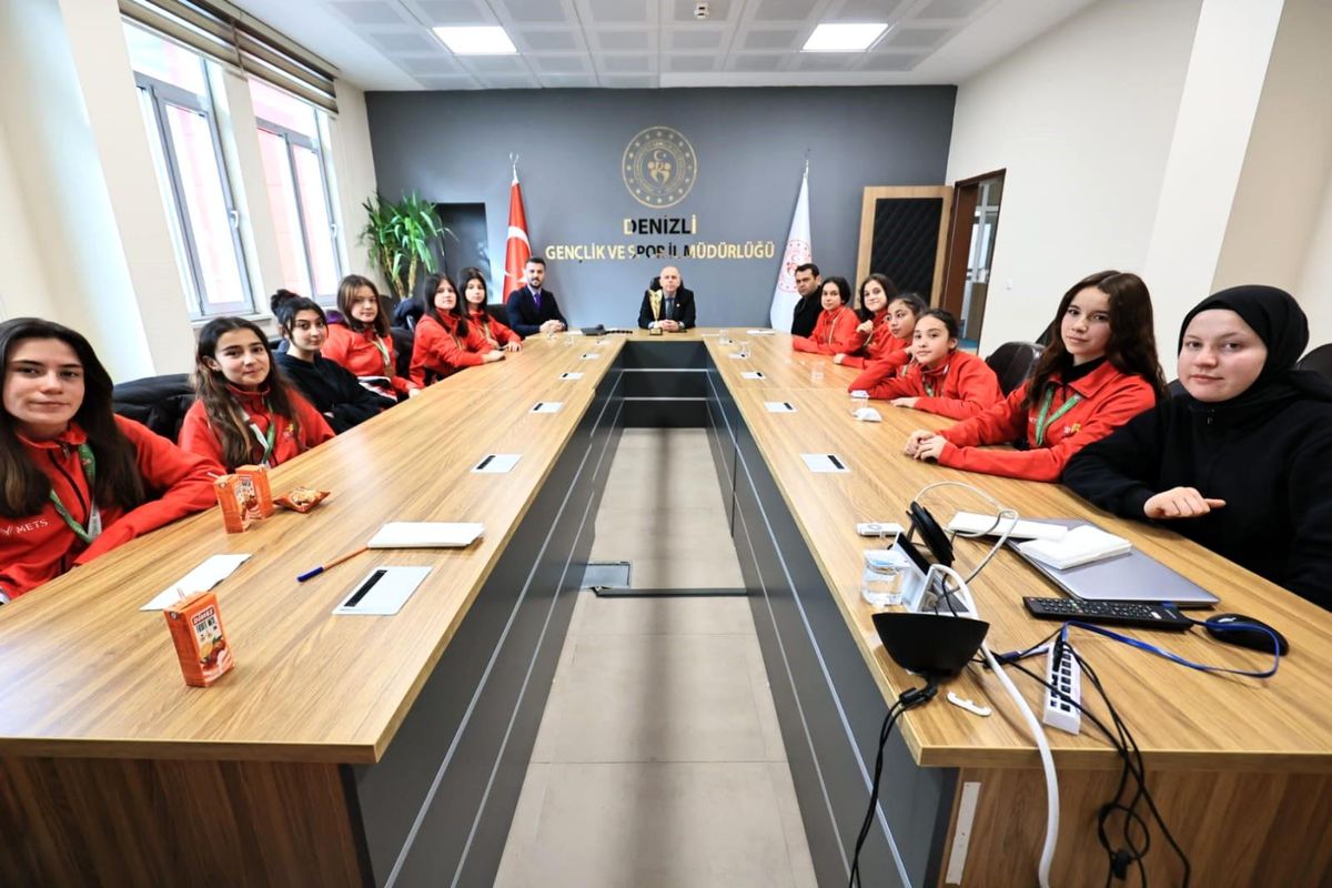 U16 Salon Hokeyi Denizli Kız Karması Bölge Şampiyonasından 3\'üncü olarak döndü
