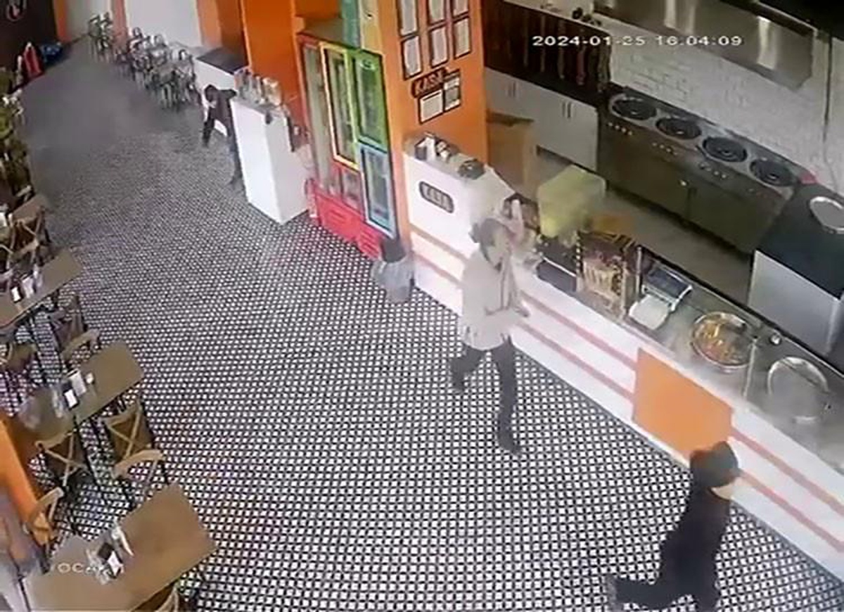 Malatya\'da meydana gelen 5.2\'lik deprem güvenlik kamerasına yansıdı