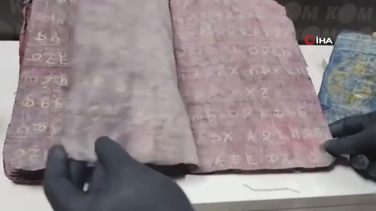 Durdurulan araçta 5 adet el yazması eser ele geçirildi