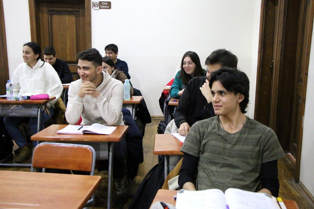 Kayseri Fen Lisesi Öğrencileri Talas Gençlik Merkezi\'nde Eğitim Kampı Düzenledi
