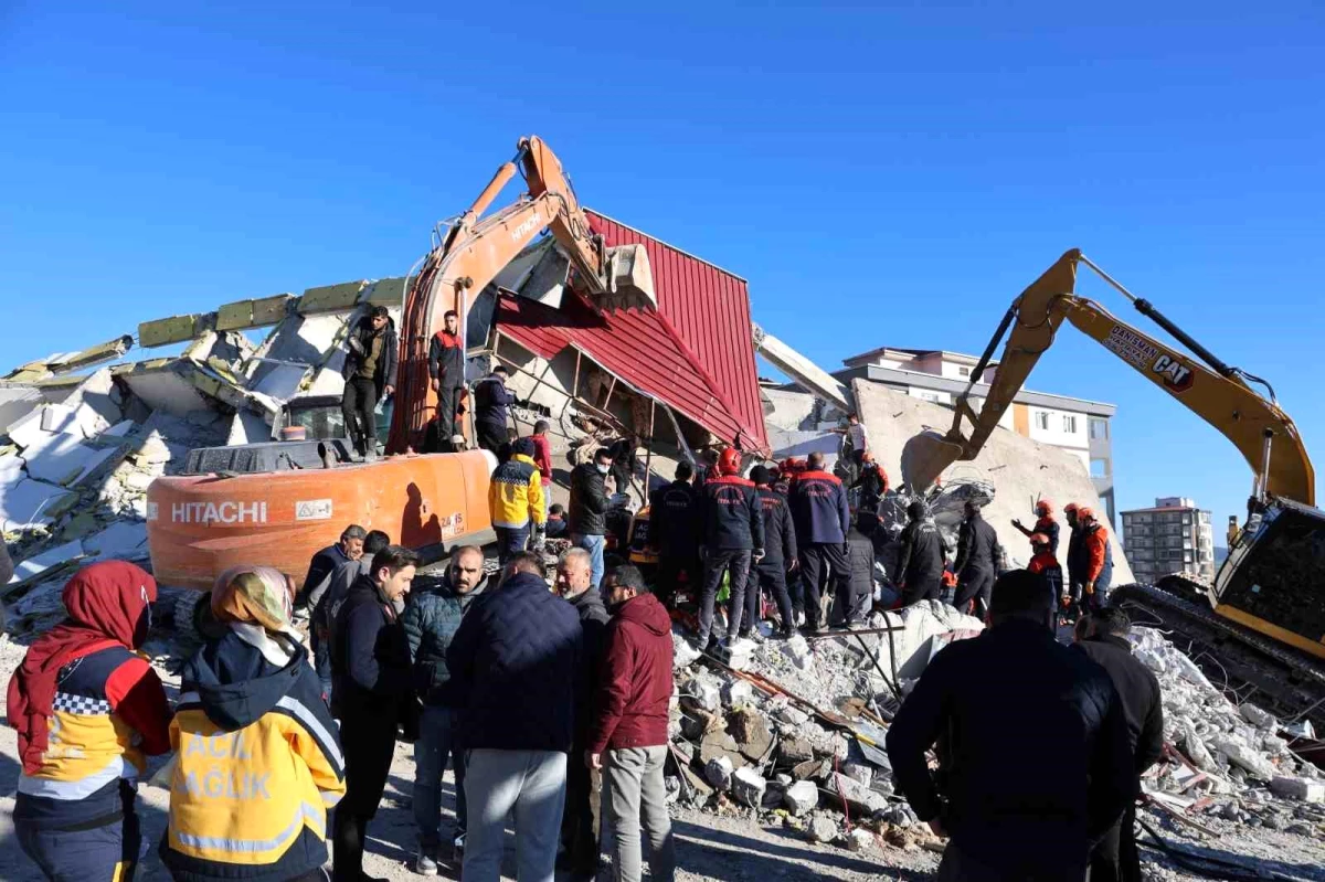 Kahramanmaraş\'ta depremde hayatını kaybeden operatör son yolculuğuna uğurlandı