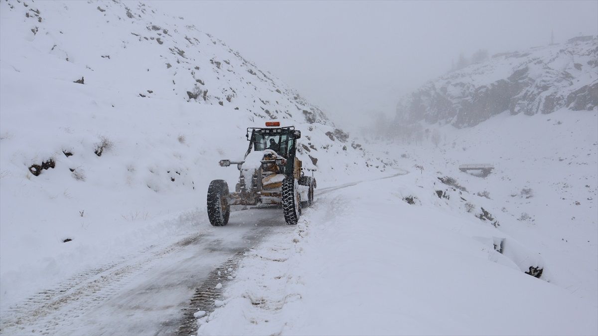 Erzurum, Iğdır, Kars ve Ağrı\'da Kar ve Tipi Nedeniyle 273 Yerleşim Yerine Ulaşım Sağlanamıyor