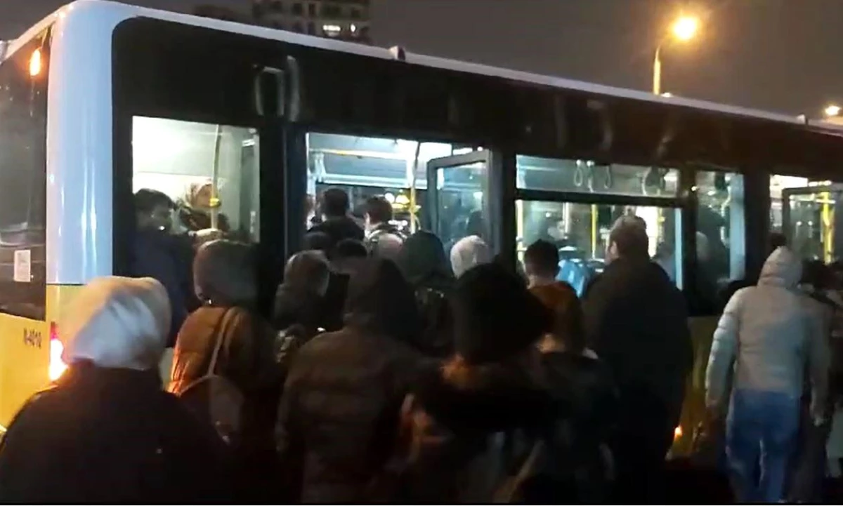 İstanbul\'da Güngören tramvay hattındaki çalışma nedeniyle vatandaşlar mağdur oldu