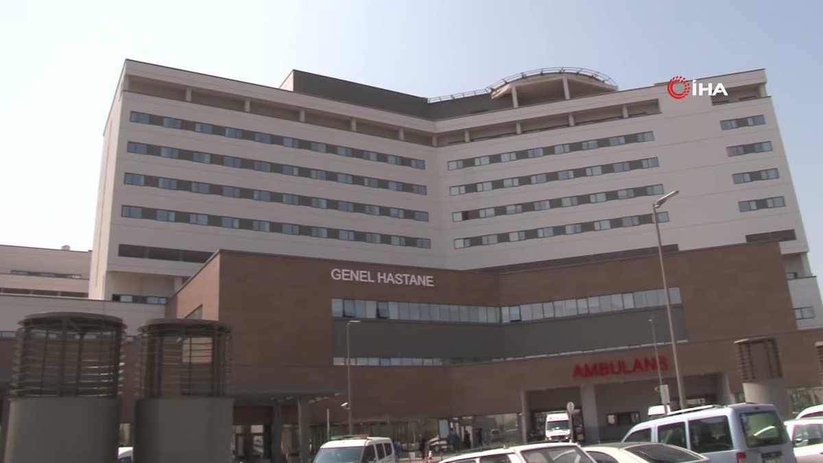 Hastanede işlerini kolaylaştırmak için sahte doktor oldu
