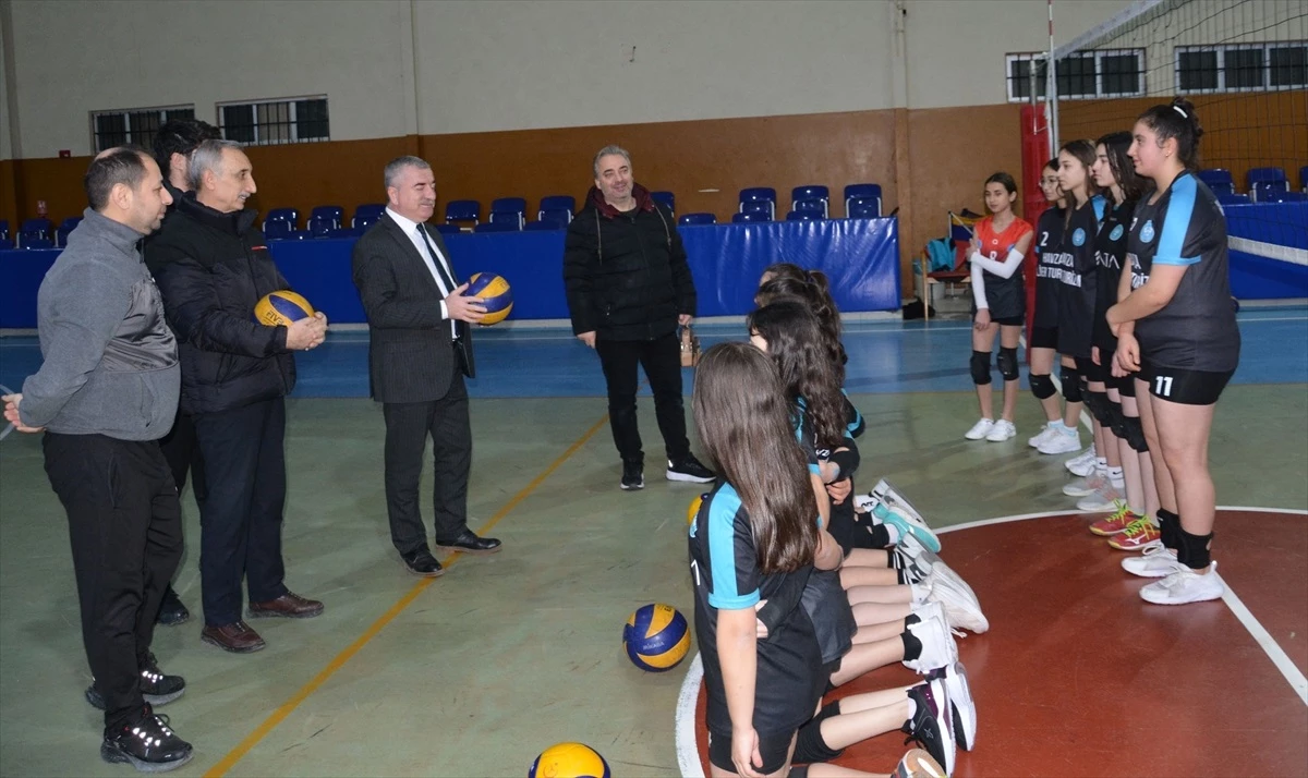 Havza Belediye Başkanı Kız Voleybol Takımını Ziyaret Etti