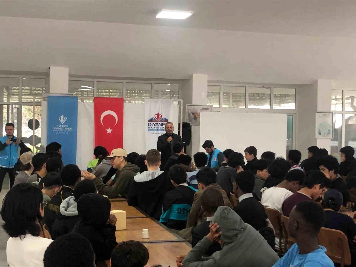 Ankara ve Eskişehir Uluslararası İmam Hatip Liseleri Öğrencileri Kuşadası Gençlik Kampı\'nda Buluştu