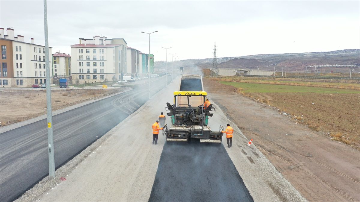 Kayseri\'de Yeni Yol Yapım Çalışmaları Devam Ediyor