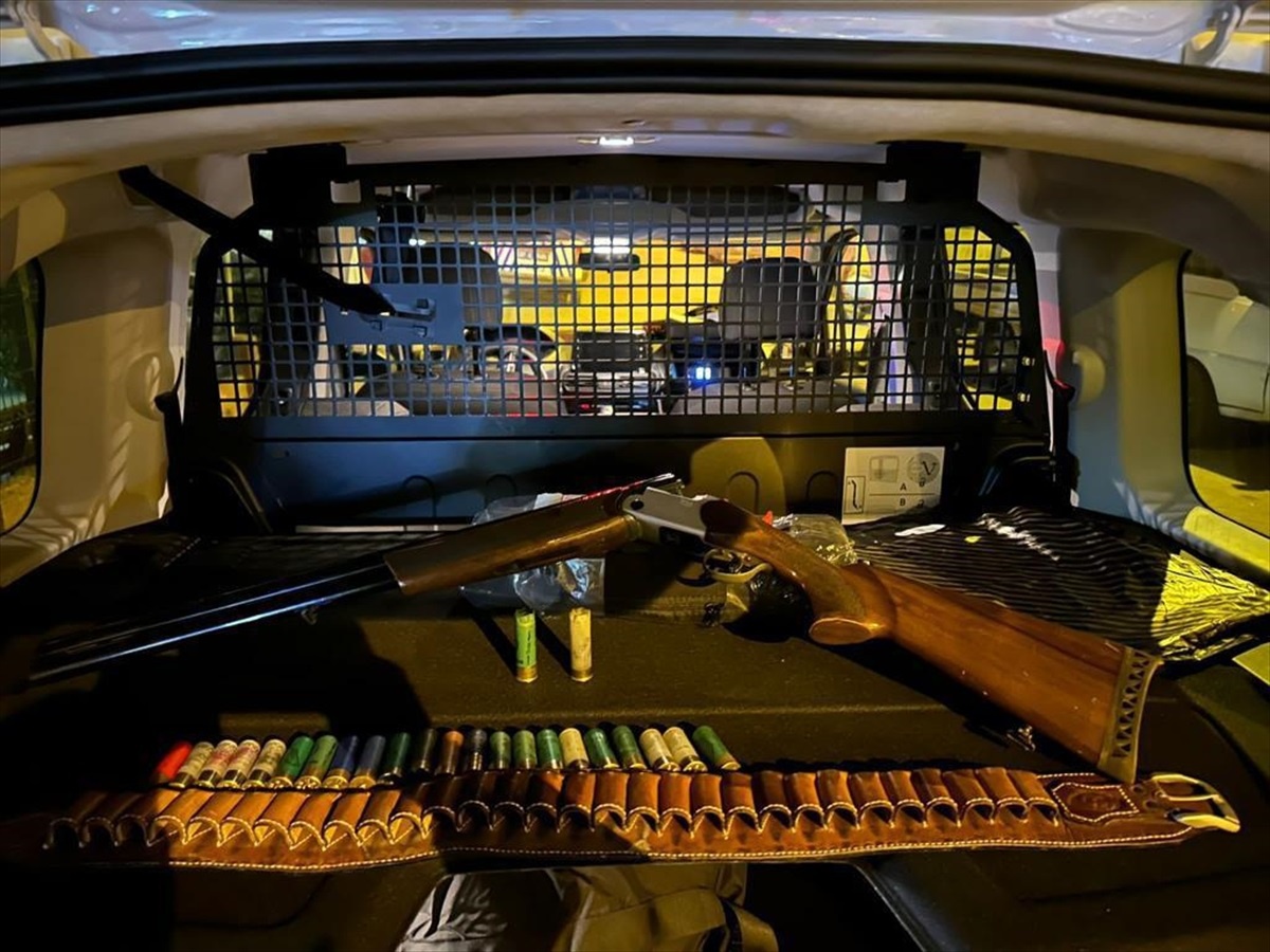 Kepez\'te Polis Denetimleri: 37 Ruhsatsız Silah ve 13 Çalıntı Araç Ele Geçirildi