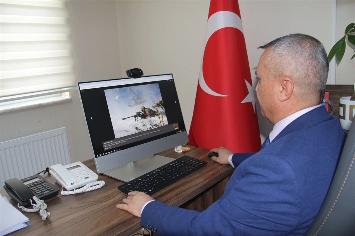 Kırıkkale İl Jandarma Komutanı ve İŞKUR İl Müdürü, 2023\'e damga vuran olayların fotoğraflarını oyladı