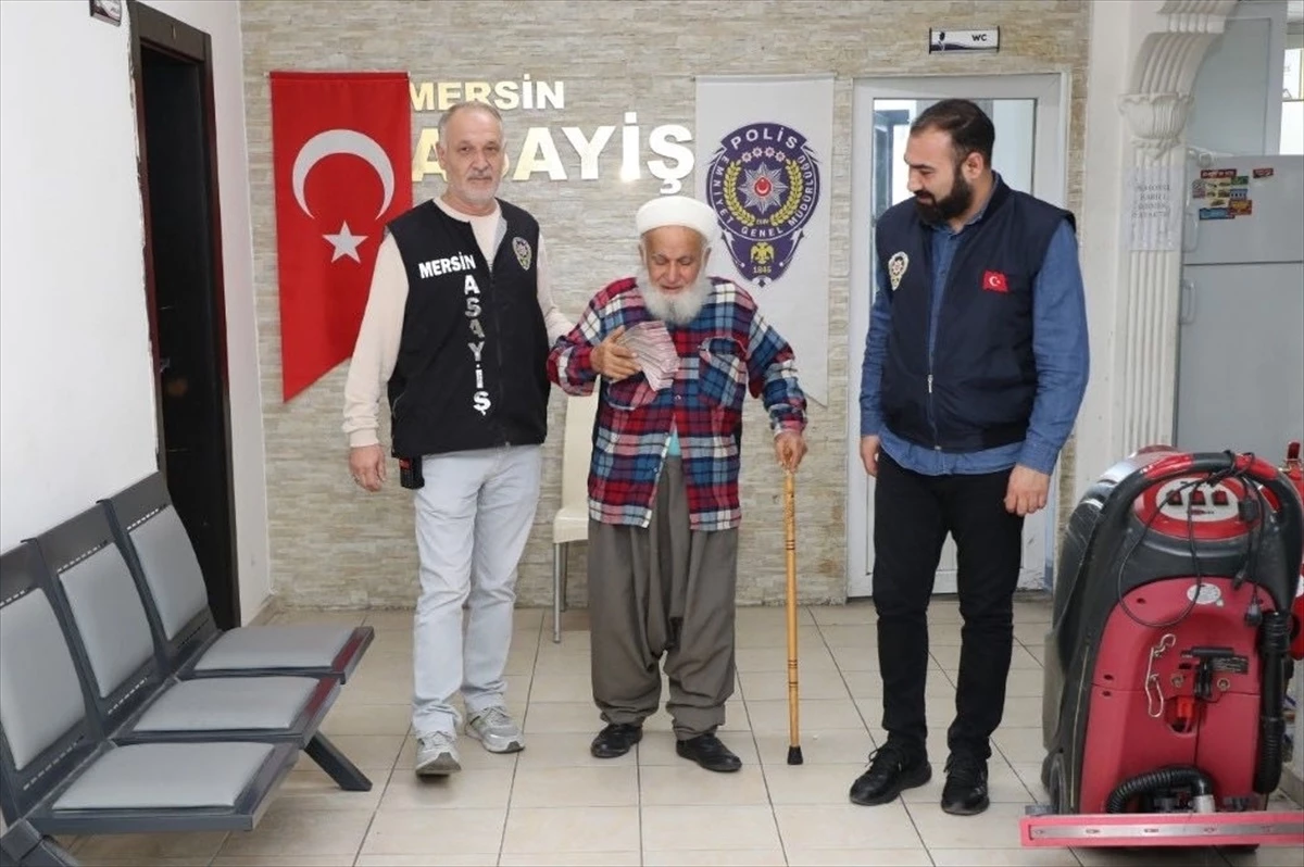 Mersin\'de Polis, Kendisini Cumhuriyet Savcısı Olarak Tanıtanlara Para Göndermek Üzere Olan Yaşlıyı Kurtardı