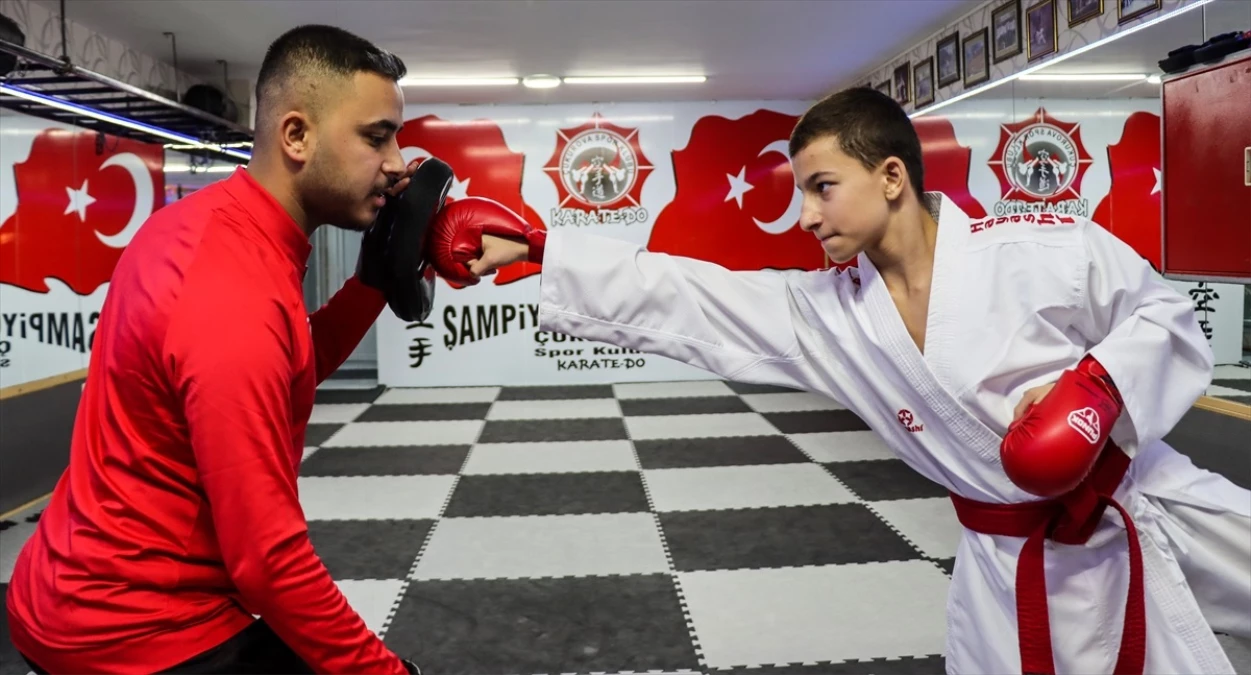13 Yaşındaki Kutay Coşkun, Karate\'de Yeni Şampiyonluklar İçin Çalışıyor