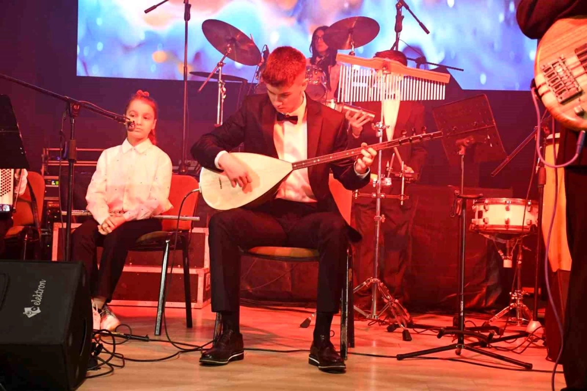 MOD10 Gençlik Orkestrası Balıkesir\'de Büyük Beğeni Topladı