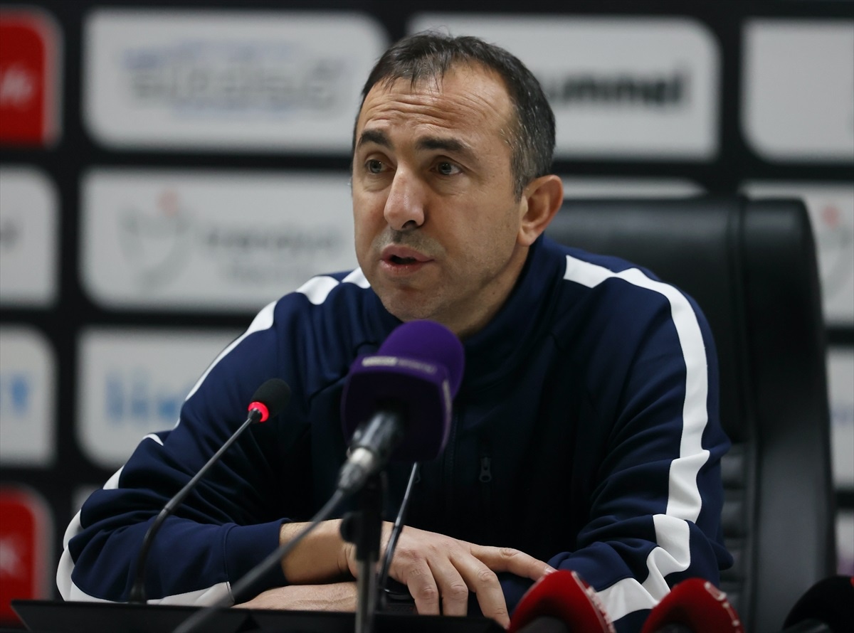 Mondihome Kayserispor Teknik Direktörü Recep Uçar: Zor bir süreçten geçiyoruz