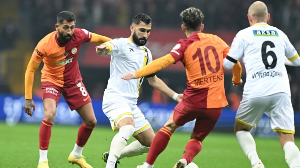 RAMS Park\'ta neler oluyor? Hakem İstanbulspor\'un golünü iptal edip Galatasaray\'a penaltı verdi