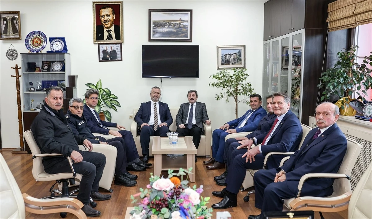 Samsun Valisi Orhan Tavlı, 19 Mayıs ilçesinde ziyaretlerde bulundu