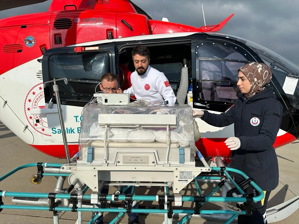 Zatürre teşhisi konulan bebek ambulans helikopterle Elazığ\'a sevk edildi