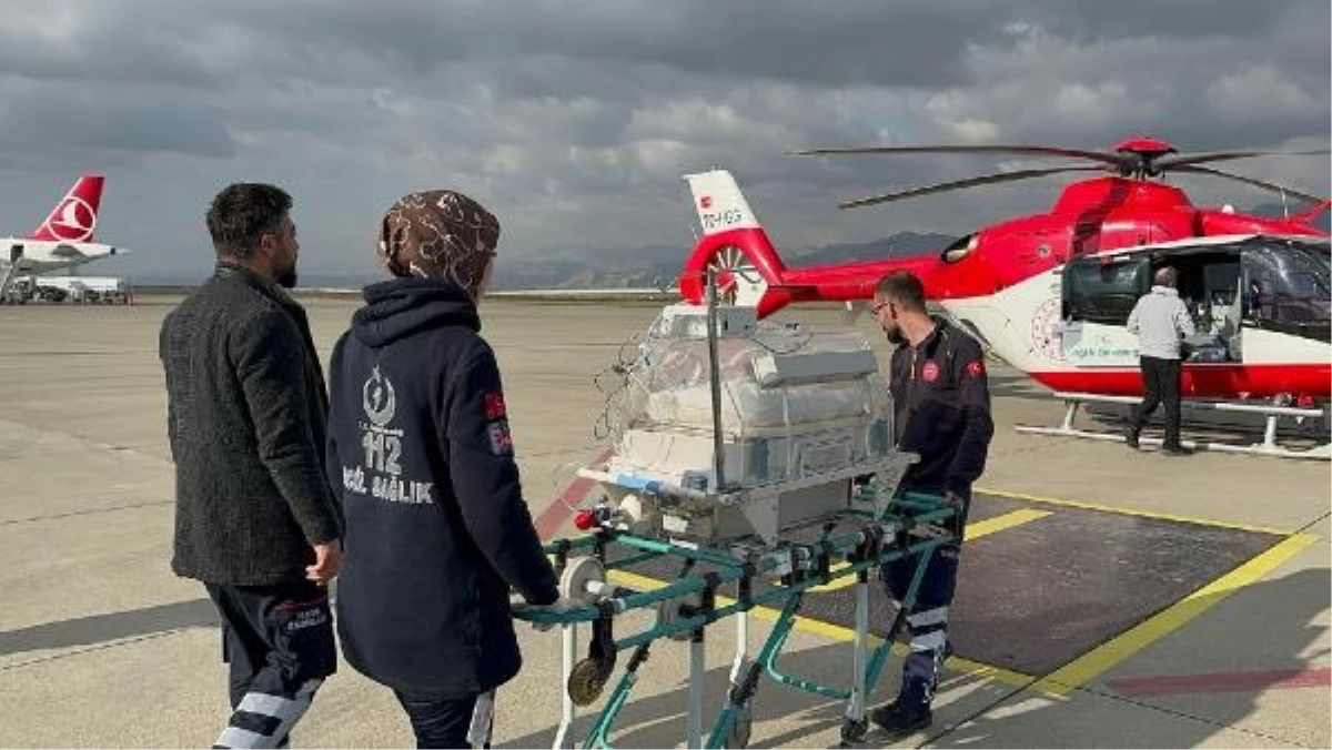 Zatürre teşhisi konulan 2 aylık bebek ambulans helikopterle Elazığ\'a sevk edildi