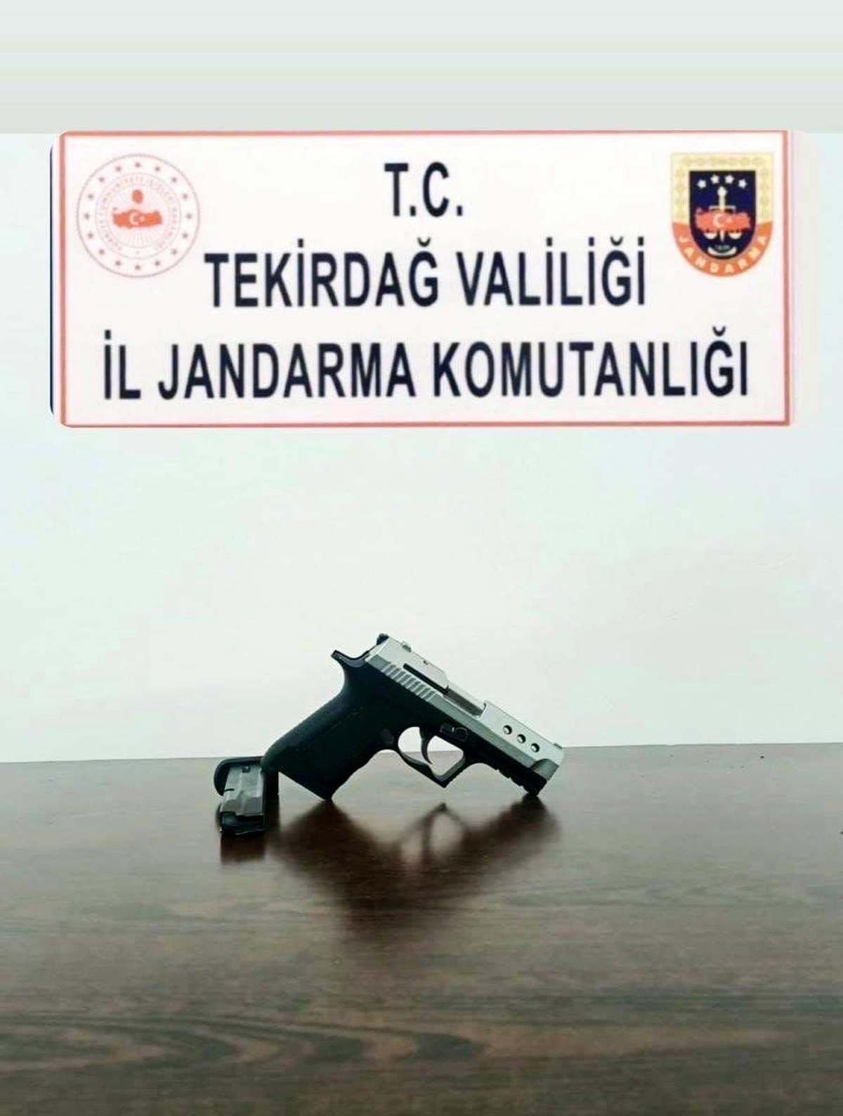 Tekirdağ\'da Tabancalar ve Mermiler Ele Geçirildi