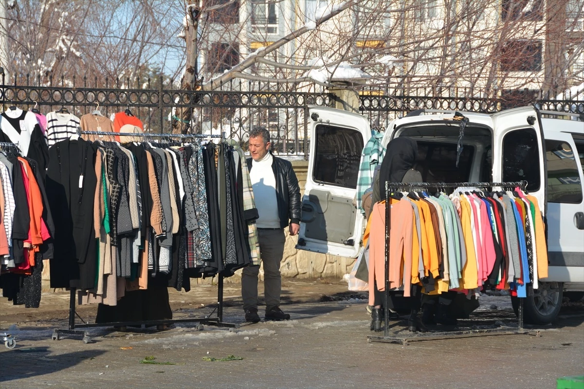 Bitlis\'in Tatvan ilçesinde her perşembe günü kurulan semt pazarı ilgi görüyor